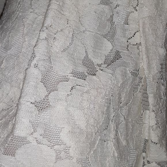 White dress with a black bow - Picture 2 of 3